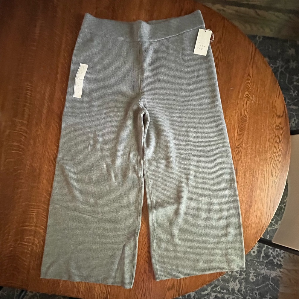 A New Day Sweater Pants. Gray. Size Large. NWT.